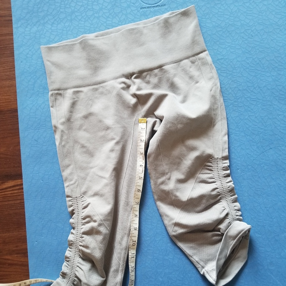 Grey Lululemon cropped pants